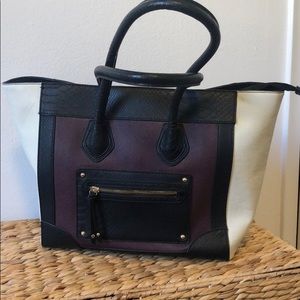 Burgundy shoulder bag